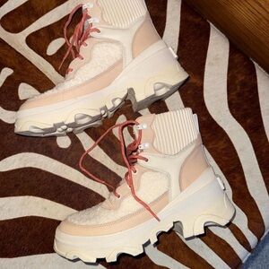 Sorel Women's Cream and Pink Winter Boots